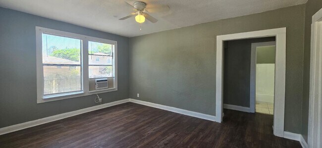 Building Photo - 5 Bedroom St Pete Home