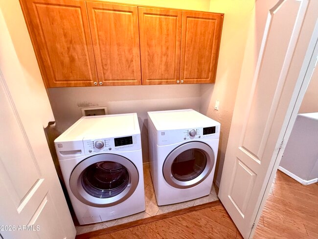 Building Photo - 705 W Queen Creek Rd