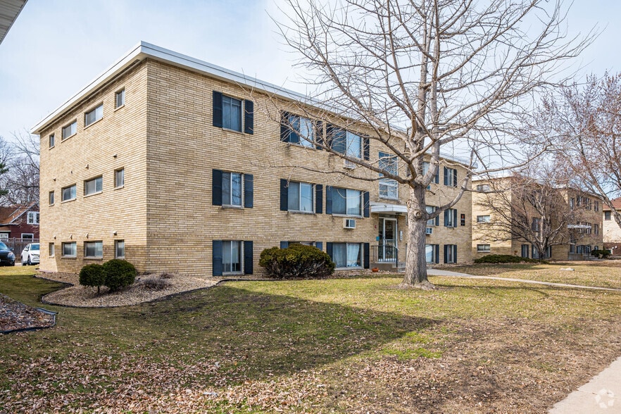 Building Photo - 1700/10 Johnson