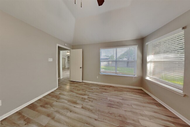 Building Photo - 17918 Seven Pines Dr