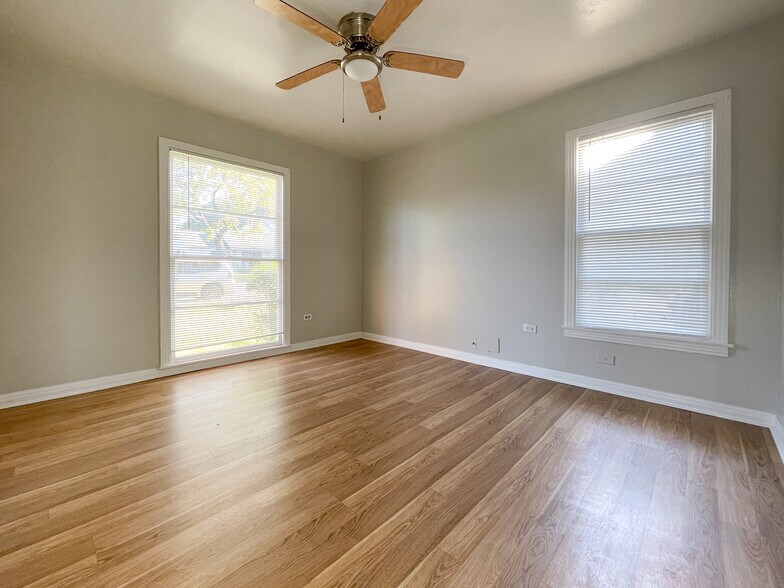 Building Photo - 3719 Parkwood St