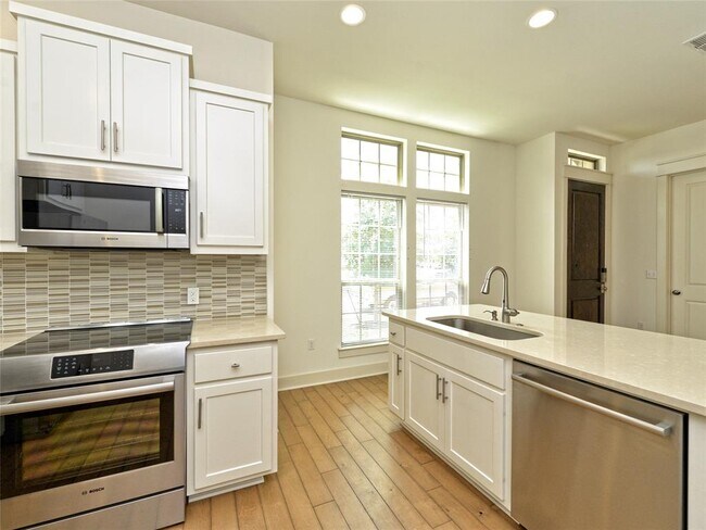 Building Photo - 5309 William Holland Ave