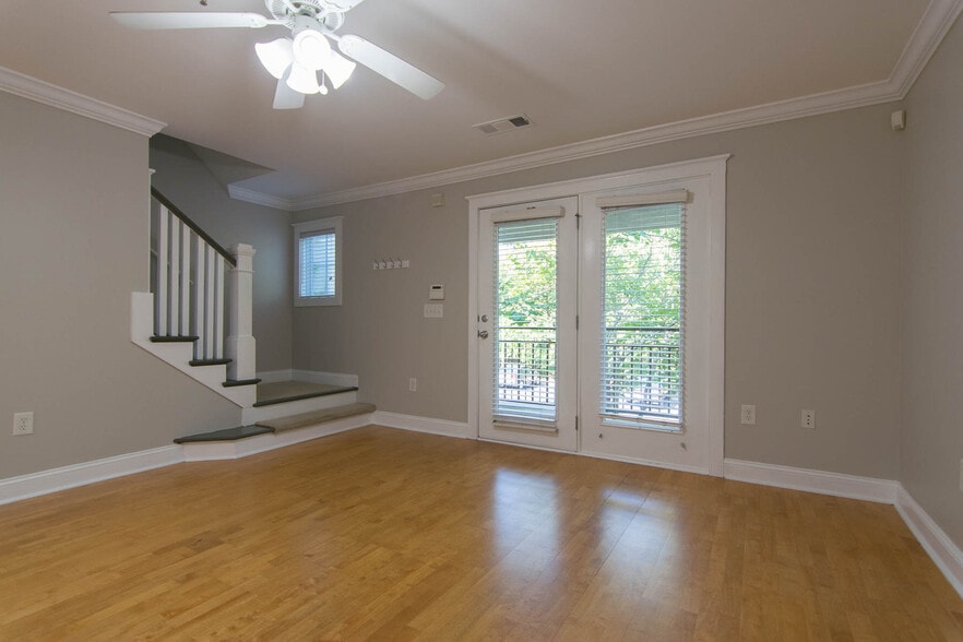 Building Photo - 490 Barnett Shoals Rd