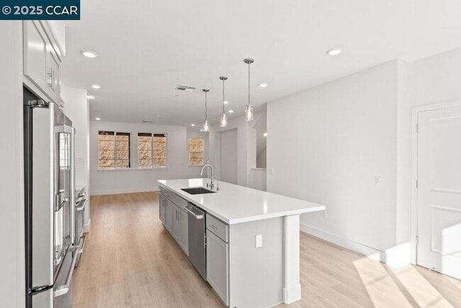 Building Photo - 725 Delve Ct