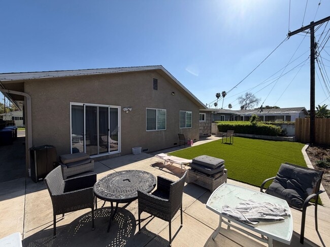 Building Photo - 5 Bedroom 3 Bath Home with a Great Yard!