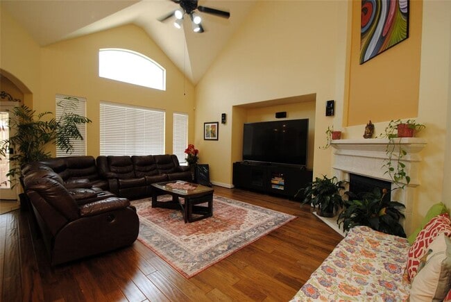 Building Photo - 7602 Westmoreland Dr