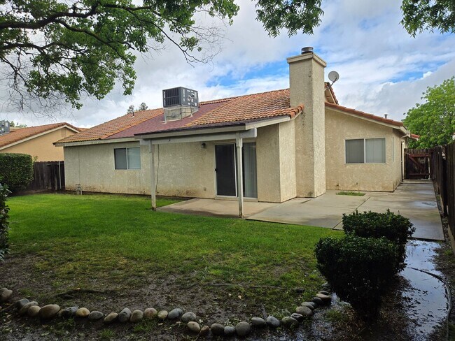 Building Photo - 348 Leffler Pl