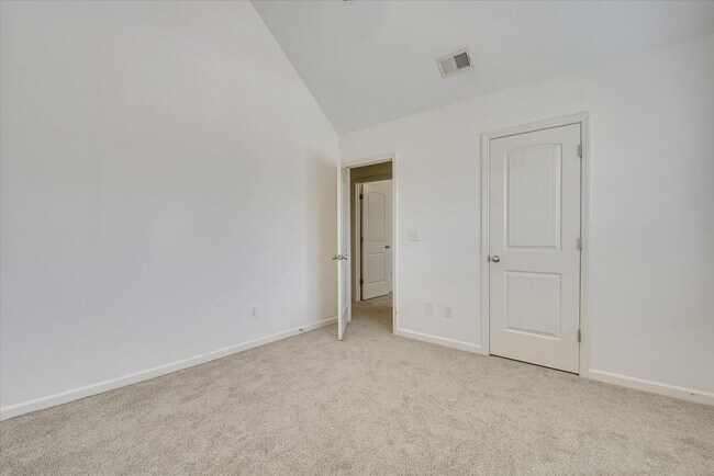 Building Photo - 476 Lory Ln