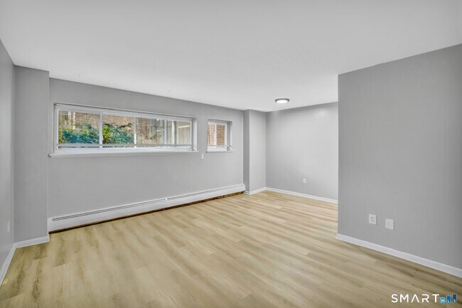 Building Photo - 279 Oakville Ave