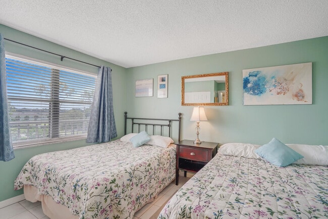 Building Photo - 3959 Via Poinciana