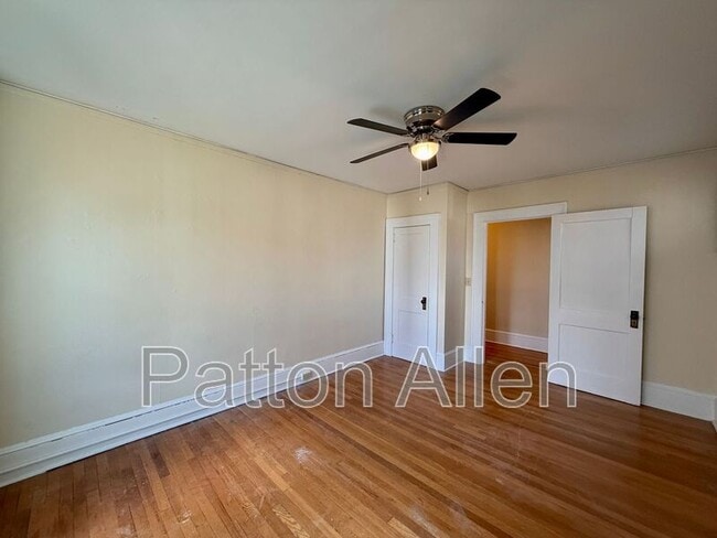 Building Photo - 19 Saluda St