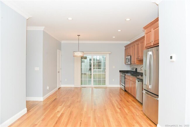 Building Photo - 17 Brookview Cir