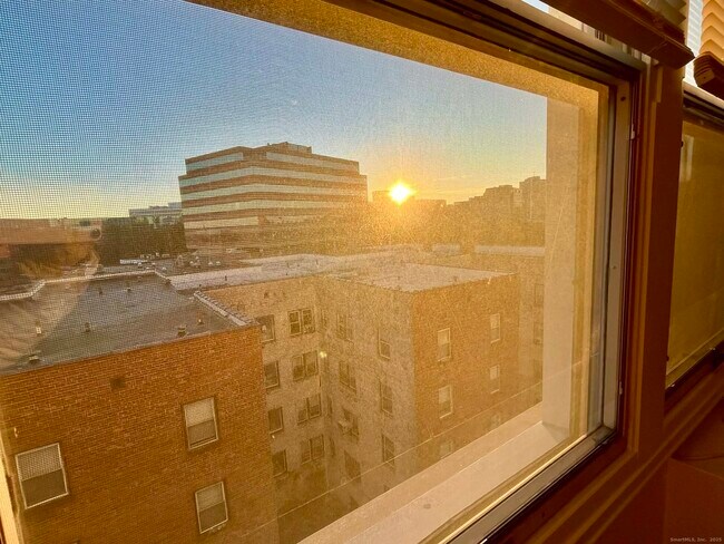 Building Photo - 30 Glenbrook Rd