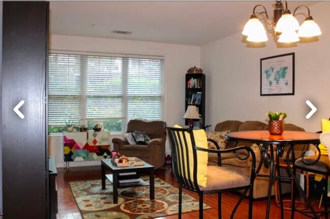 Building Photo - 200 W Elm St