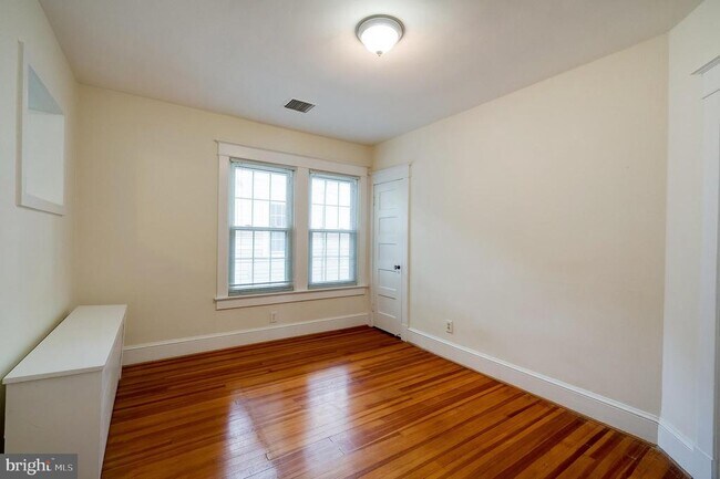 Building Photo - 4209 Ellicott St NW