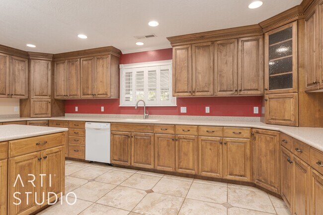 Building Photo - Spacious 4 Bedroom, 3 Bathroom Home for Rent