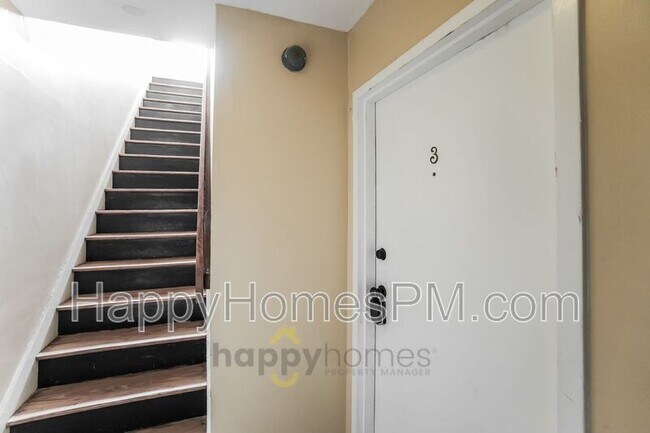 Building Photo - 251 Meeting St