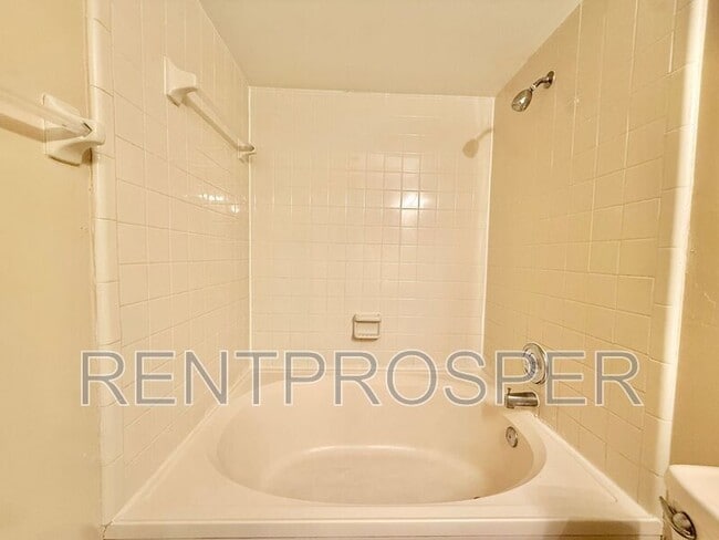 Building Photo - 3604 Spring Land Dr