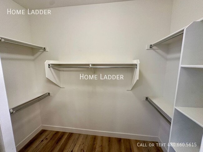 Building Photo - 3064 E Palmdale Ln