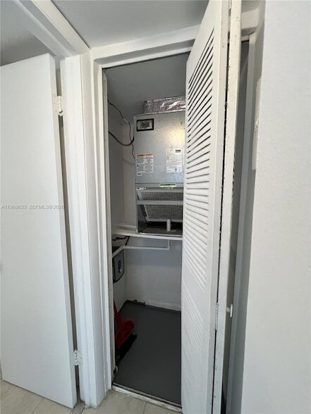 Building Photo - 1801 S Treasure Dr