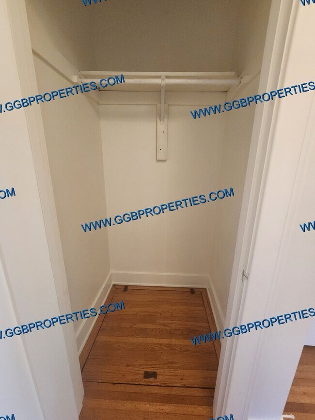 Building Photo - Come See this SAT! 06/27/26 - Live the Belmont Shore Lifestyle! Spanish 2 Bedroom / 1 Bath Home w...