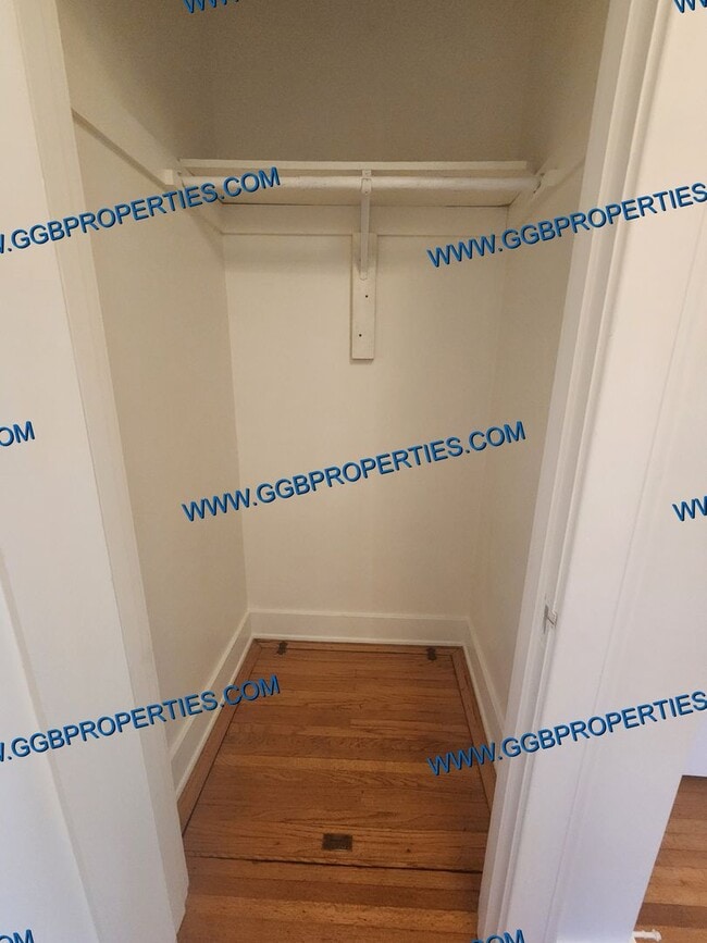 Building Photo - Live the Belmont Shore Lifestyle! Spanish 2 Bedroom / 1 Bath Home w/ Garage