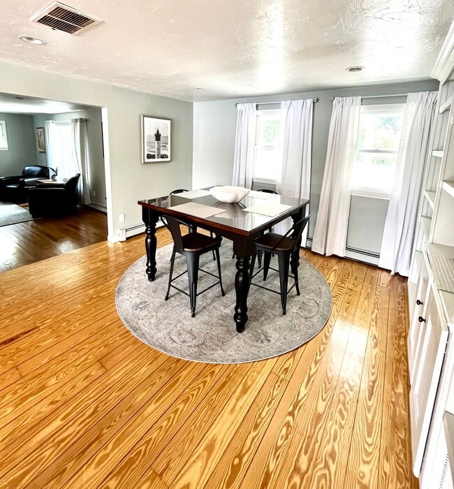 dining area - 56 Goldfinch Ln