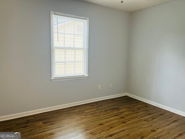Building Photo - 104 Peachtree Ct