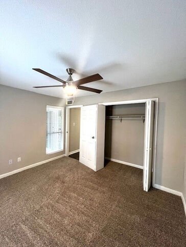 Building Photo - 10901 Meadowglen Ln