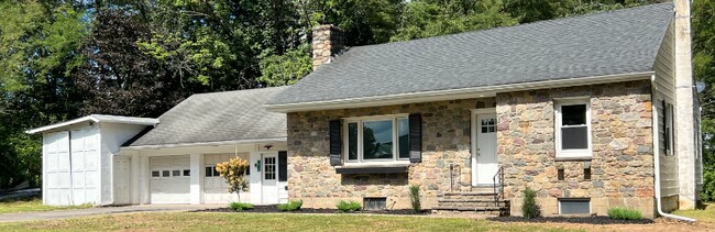 Building Photo - 2013 Howells Ln