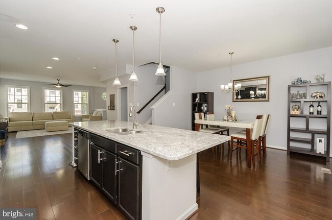 Building Photo - 7523 Holly Ridge Dr