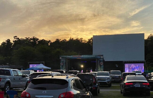 Building Photo - 37132 Grassy Hill Ln