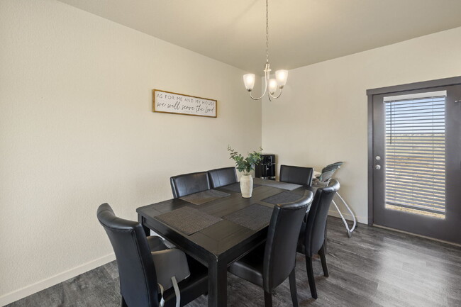 Building Photo - Spacious 3-Bed, 2-Bath Modern Home on 1.16...