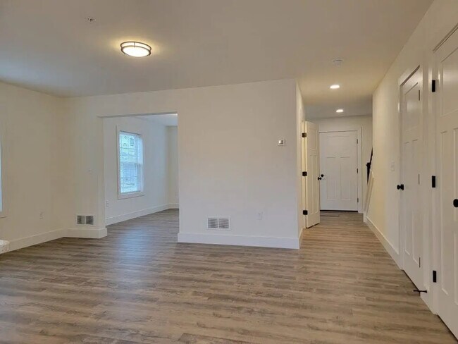 Building Photo - 12 Burk Ct