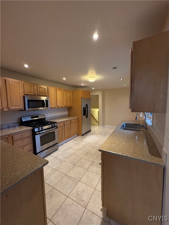 Building Photo - 215 Locksley Rd