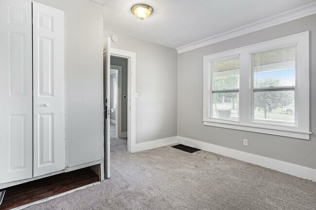 Building Photo - 459 Dickinson St SE