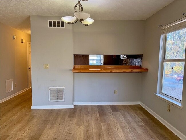 Building Photo - 1911 Shenandoah Valley Ln SE