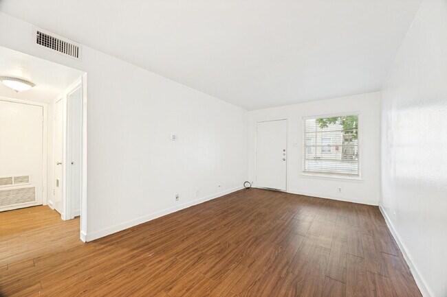 Building Photo - "Charming 1-Bedroom Retreat in Sherman - Your Perfect Urban Escape!"