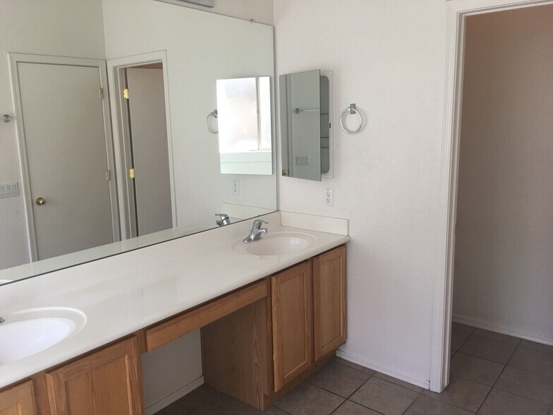 Building Photo - 9128 W Berkeley Rd