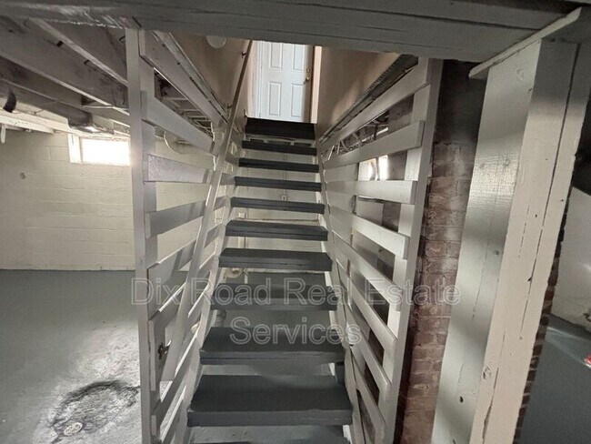 Building Photo - 1706 Meadow Ave