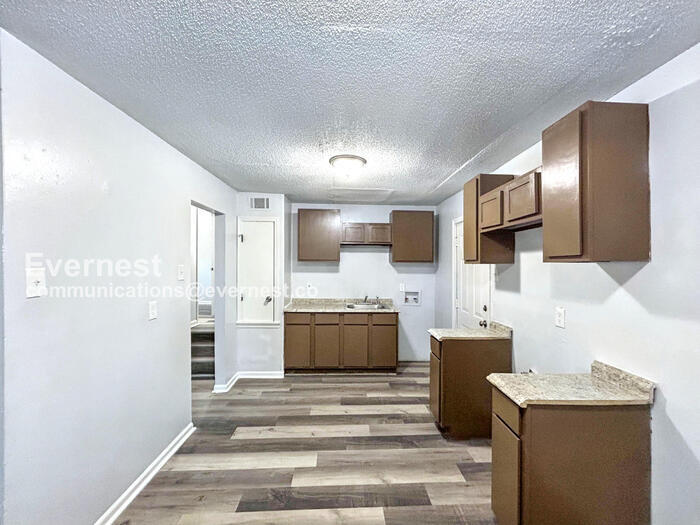 Building Photo - 4620 Sunnybrook St