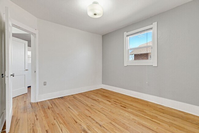 Building Photo - This home is a rare find!  3 bed/2 bath, l...