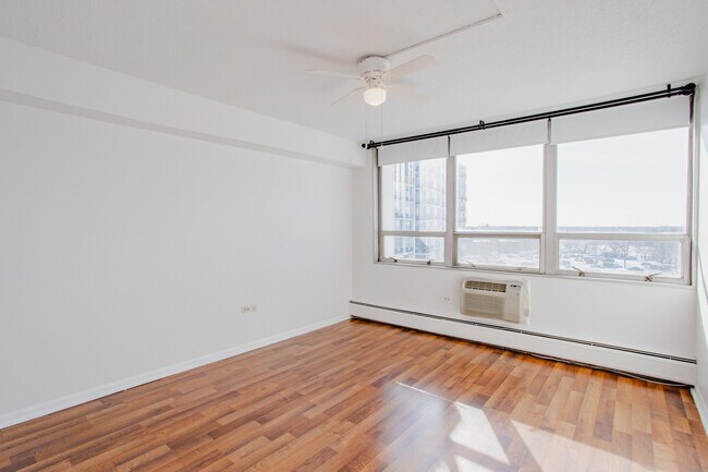 Building Photo - 8801 W Golf Rd