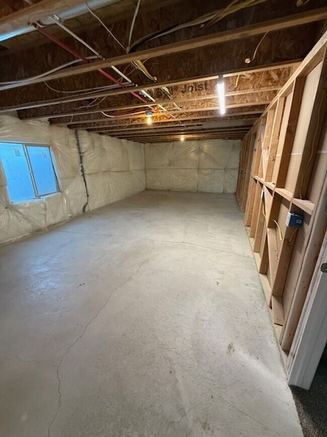 Building Photo - 3 Bedroom Eagle Mountain Home