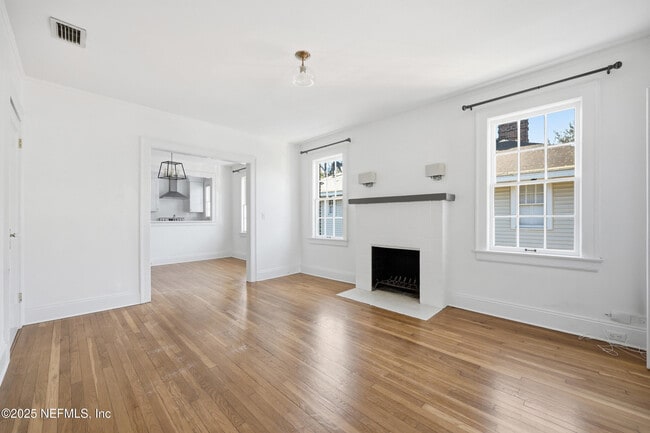 Building Photo - 3110 Oak St