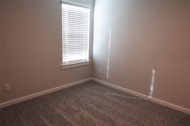 Building Photo - 8567 Blueberry Ash St