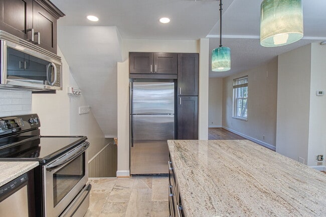 Building Photo - Discover Exceptional Townhouse Living!