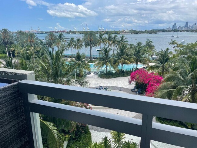 Building Photo - 1500 Bay Rd