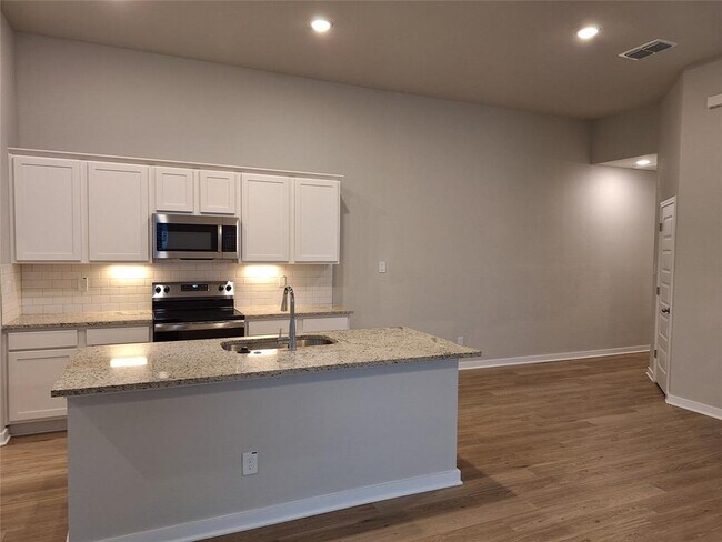 Building Photo - 758 Staglin St