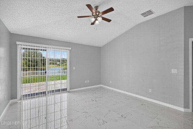 Building Photo - 490 Hillside Dr